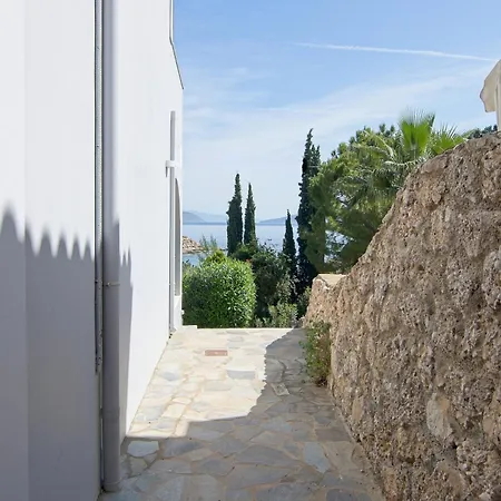 Beautiful Summer House 5' From The