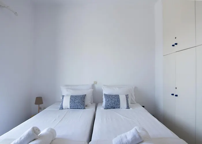 度假居 Beautiful Summer House 5' From The *