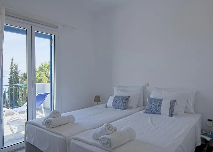 度假居 Beautiful Summer House 5' From The