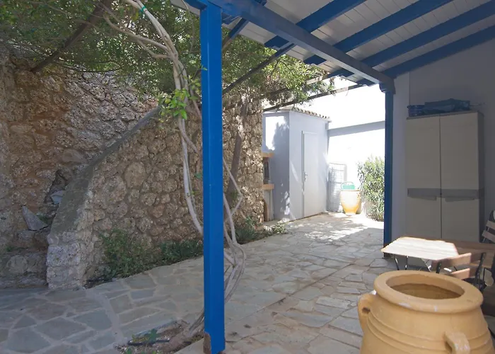 Beautiful Summer House 5' From The Karafotaíika