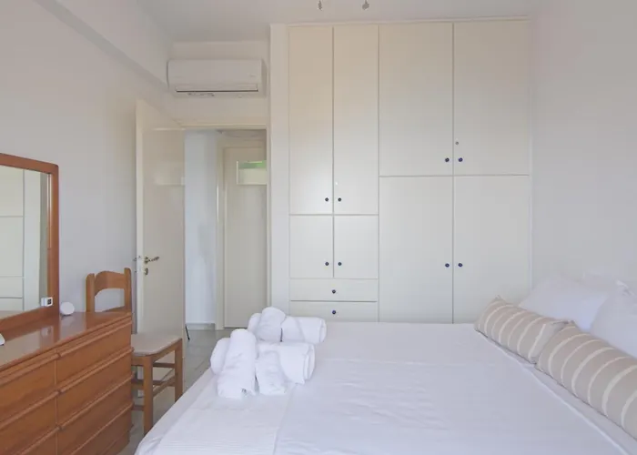 Beautiful Summer House 5' From The 度假居 *