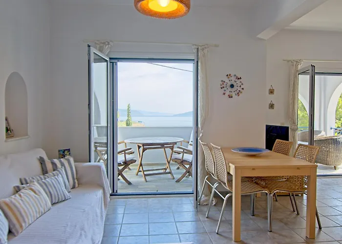 度假居 Beautiful Summer House 5' From The *