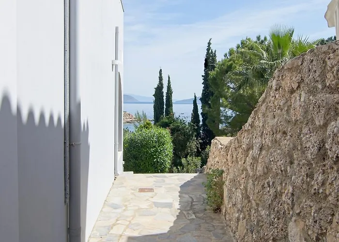 Beautiful Summer House 5' From The