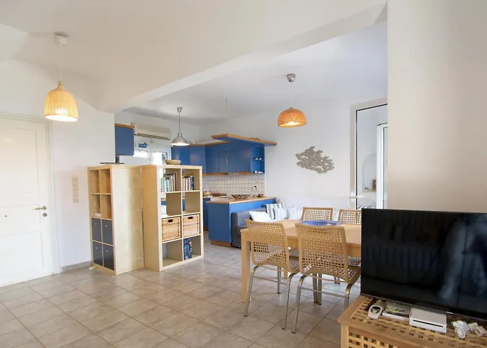 Beautiful Summer House 5' From The 度假居