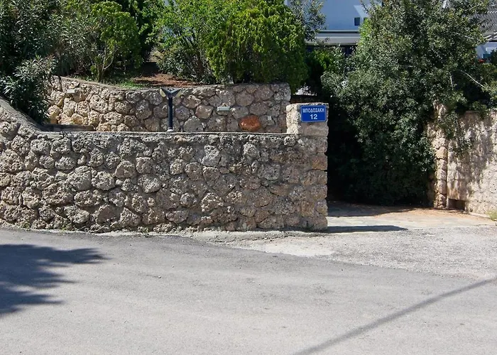 Beautiful Summer House 5' From The